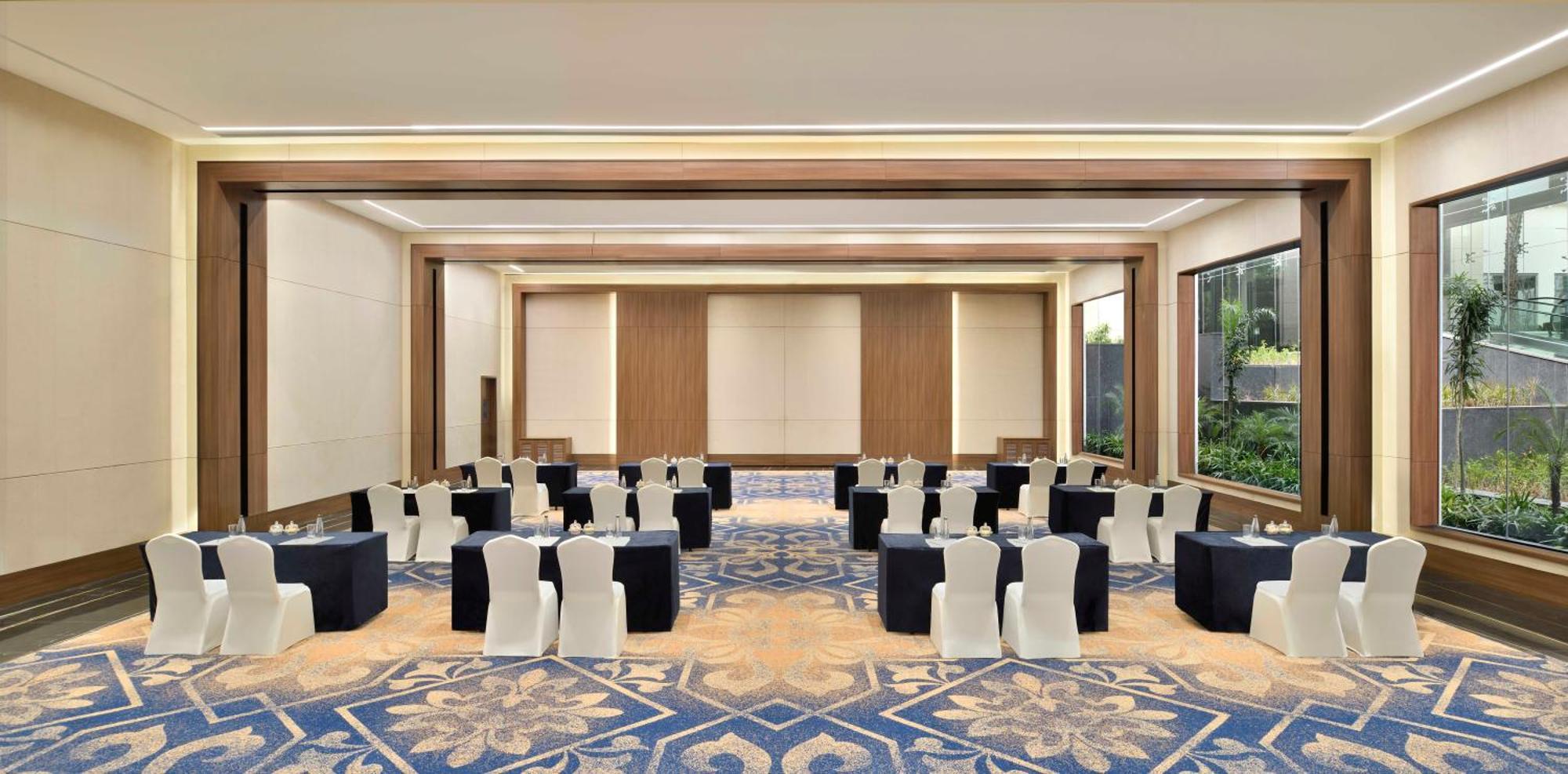 Sheraton Grand Bengaluru Whitefield Hotel & Convention Center מראה חיצוני תמונה