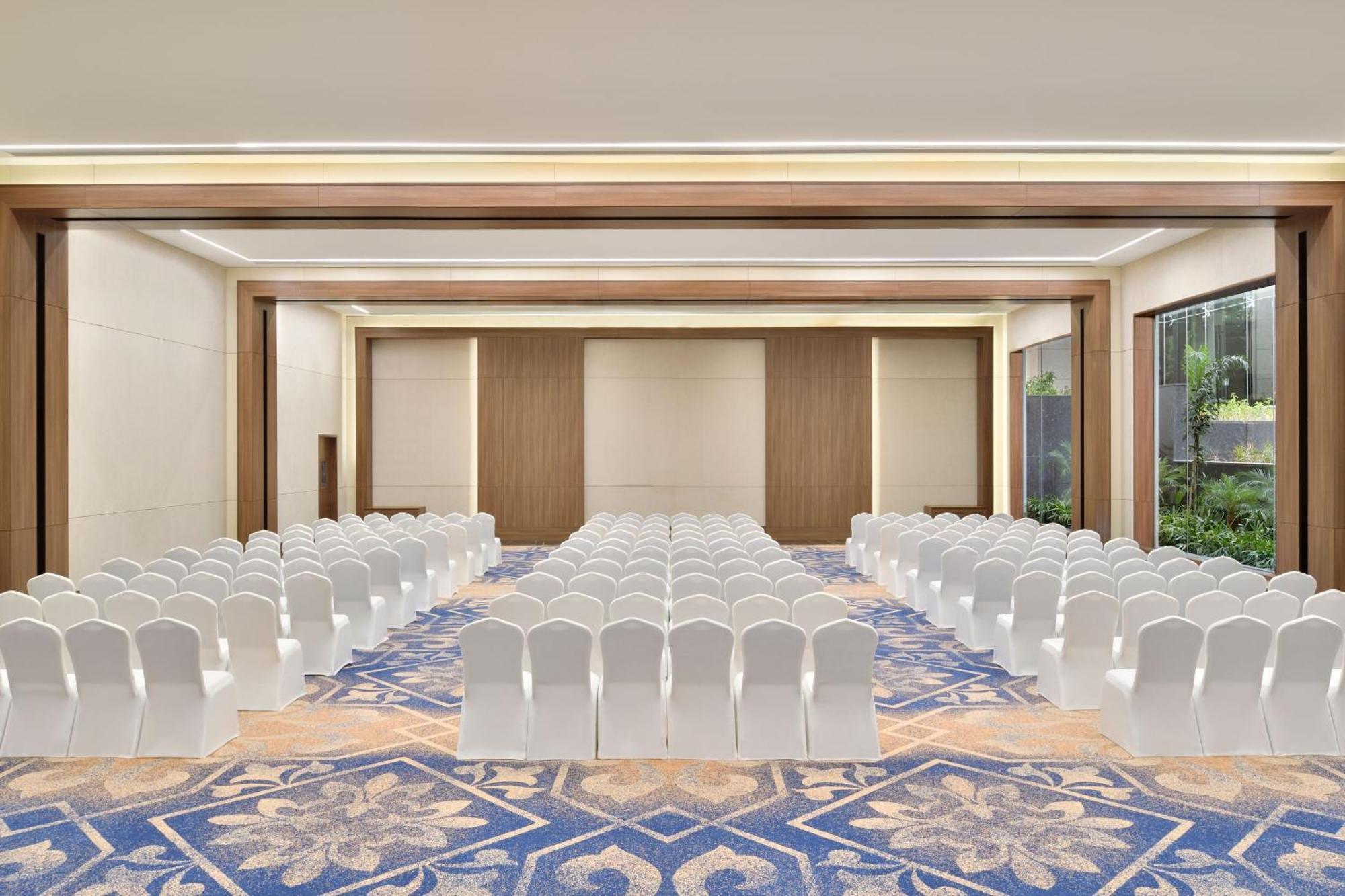 Sheraton Grand Bengaluru Whitefield Hotel & Convention Center מראה חיצוני תמונה