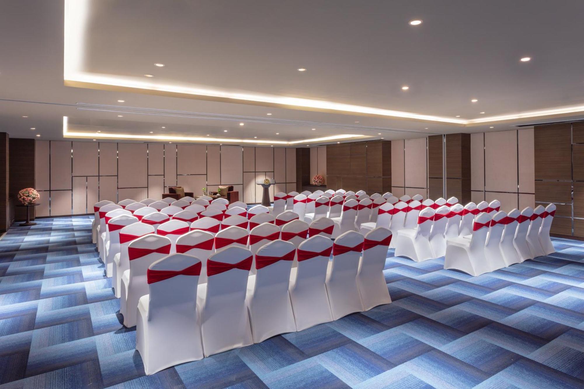 Sheraton Grand Bengaluru Whitefield Hotel & Convention Center מראה חיצוני תמונה