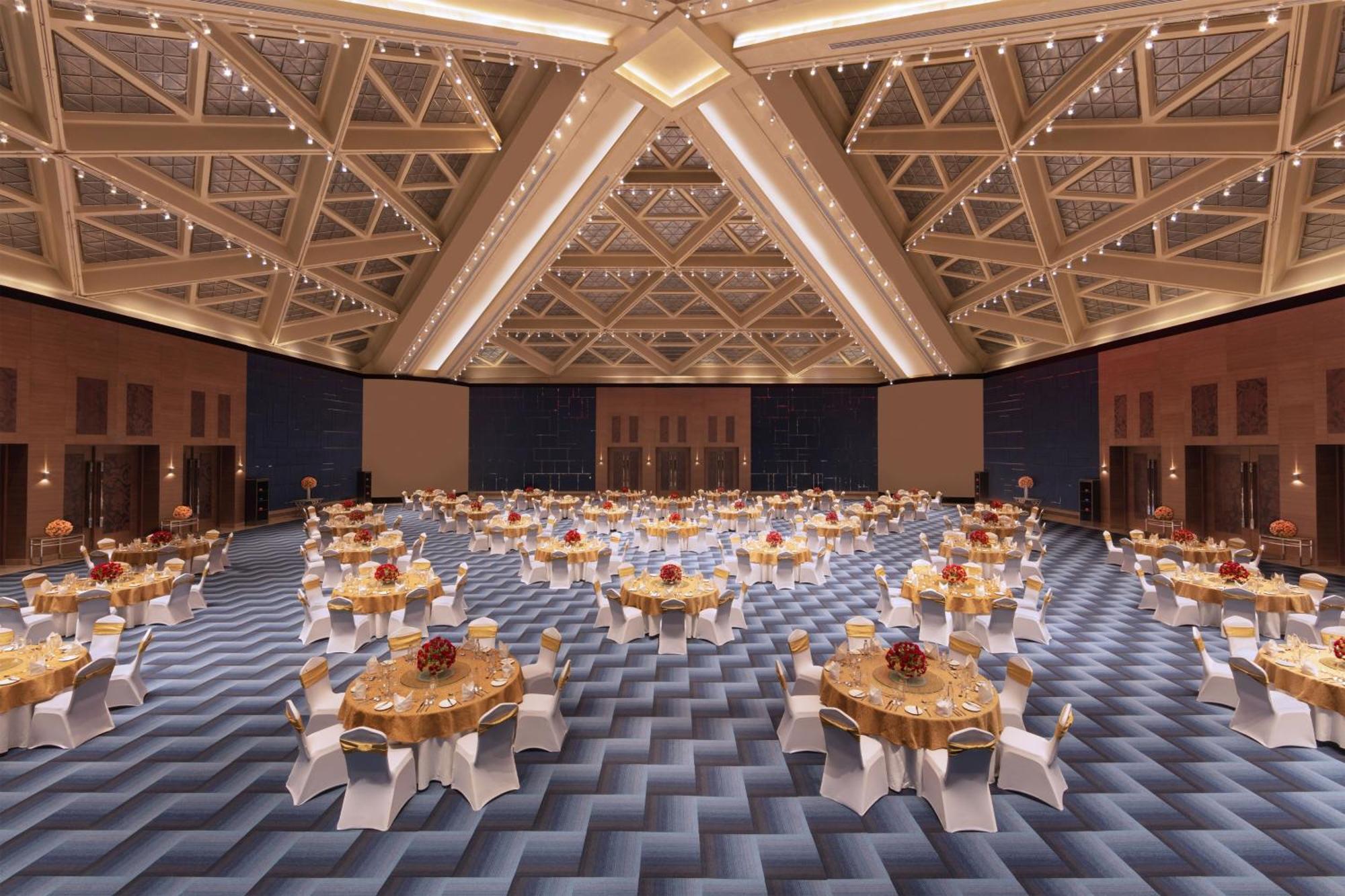 Sheraton Grand Bengaluru Whitefield Hotel & Convention Center מראה חיצוני תמונה