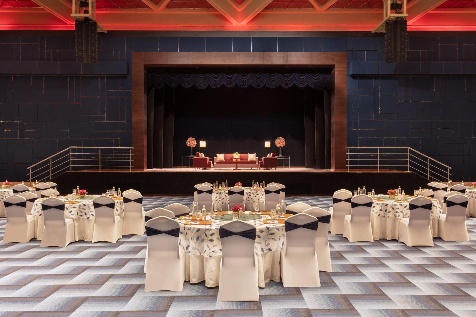 Sheraton Grand Bengaluru Whitefield Hotel & Convention Center מראה חיצוני תמונה