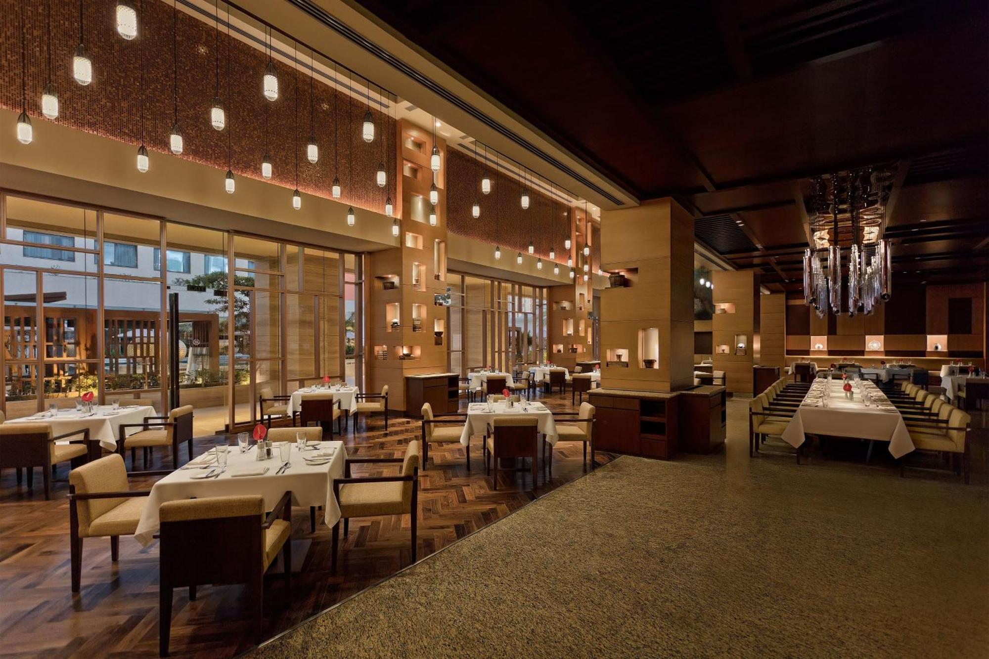 Sheraton Grand Bengaluru Whitefield Hotel & Convention Center מראה חיצוני תמונה