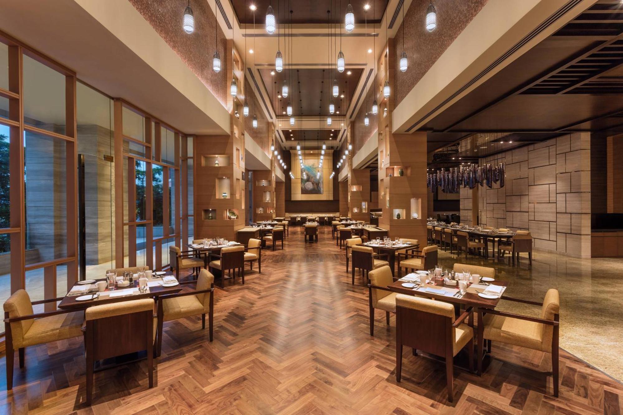 Sheraton Grand Bengaluru Whitefield Hotel & Convention Center מראה חיצוני תמונה