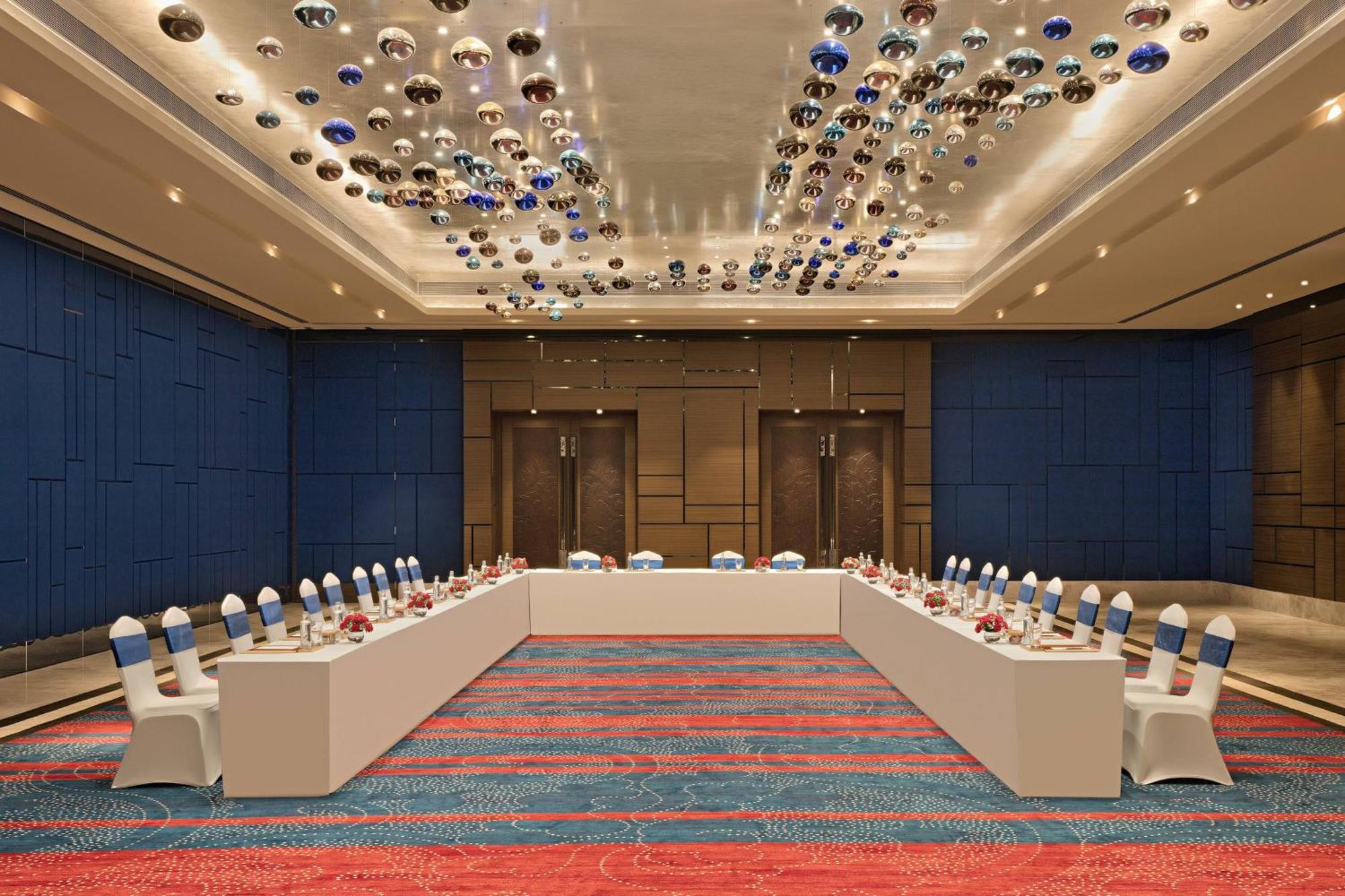 Sheraton Grand Bengaluru Whitefield Hotel & Convention Center מראה חיצוני תמונה