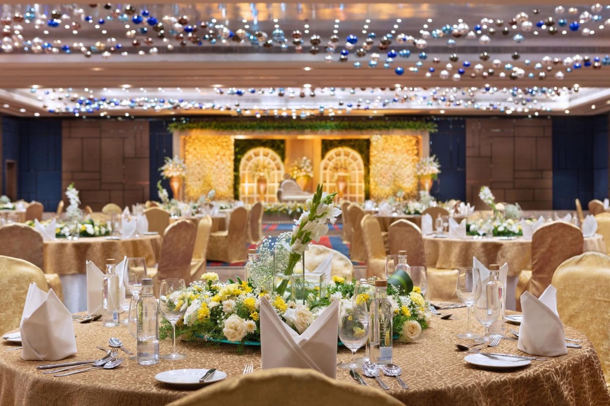 Sheraton Grand Bengaluru Whitefield Hotel & Convention Center מראה חיצוני תמונה