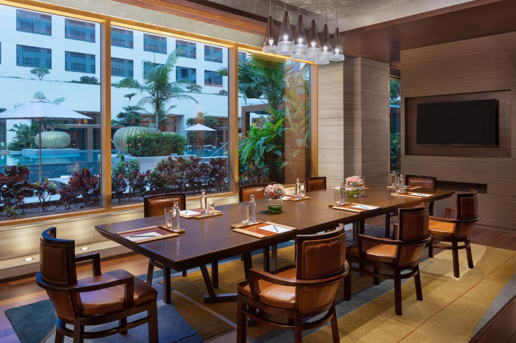 Sheraton Grand Bengaluru Whitefield Hotel & Convention Center מראה חיצוני תמונה